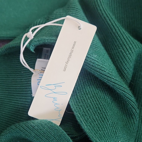 Green Sweater - Picture 3 of 3